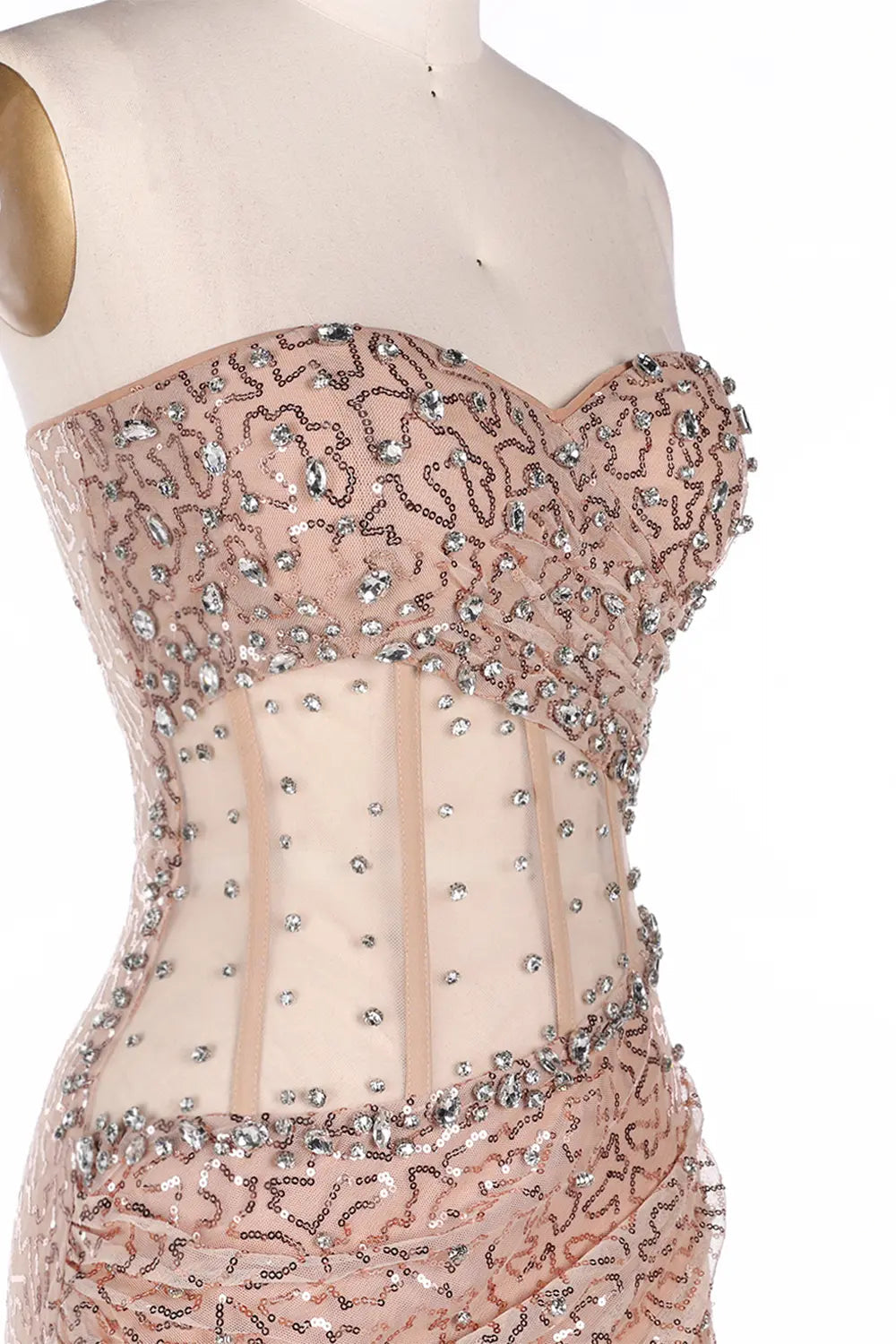 Vestido de noche champán con corsé, lentejuelas y abertura