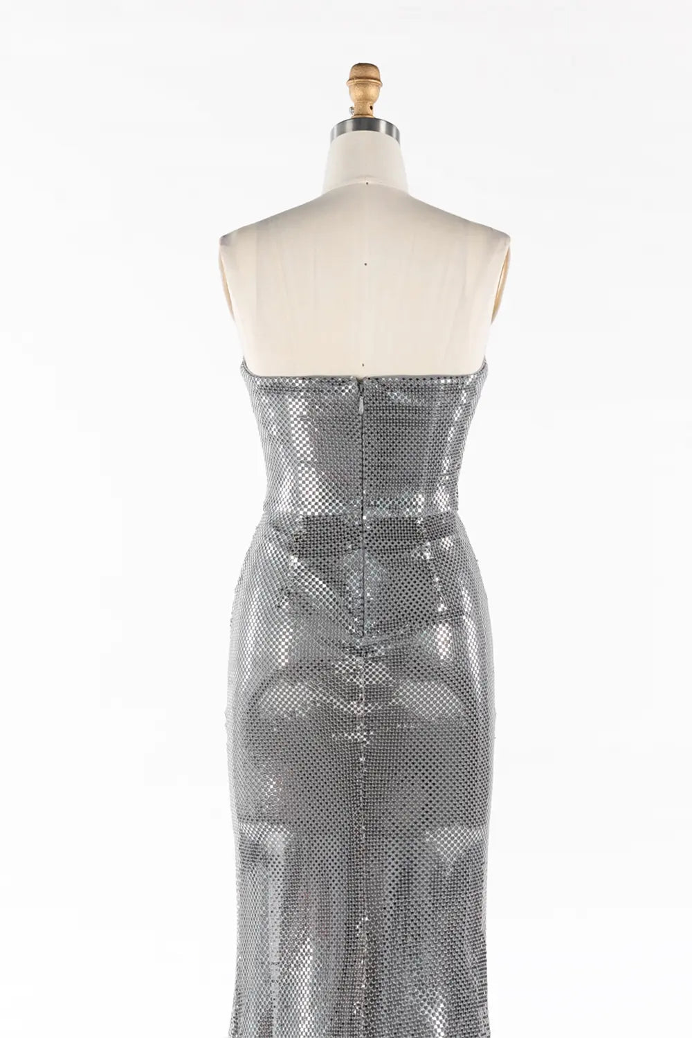 Vestido de noche plateado palabra de honor fruncido con lentejuelas y abertura