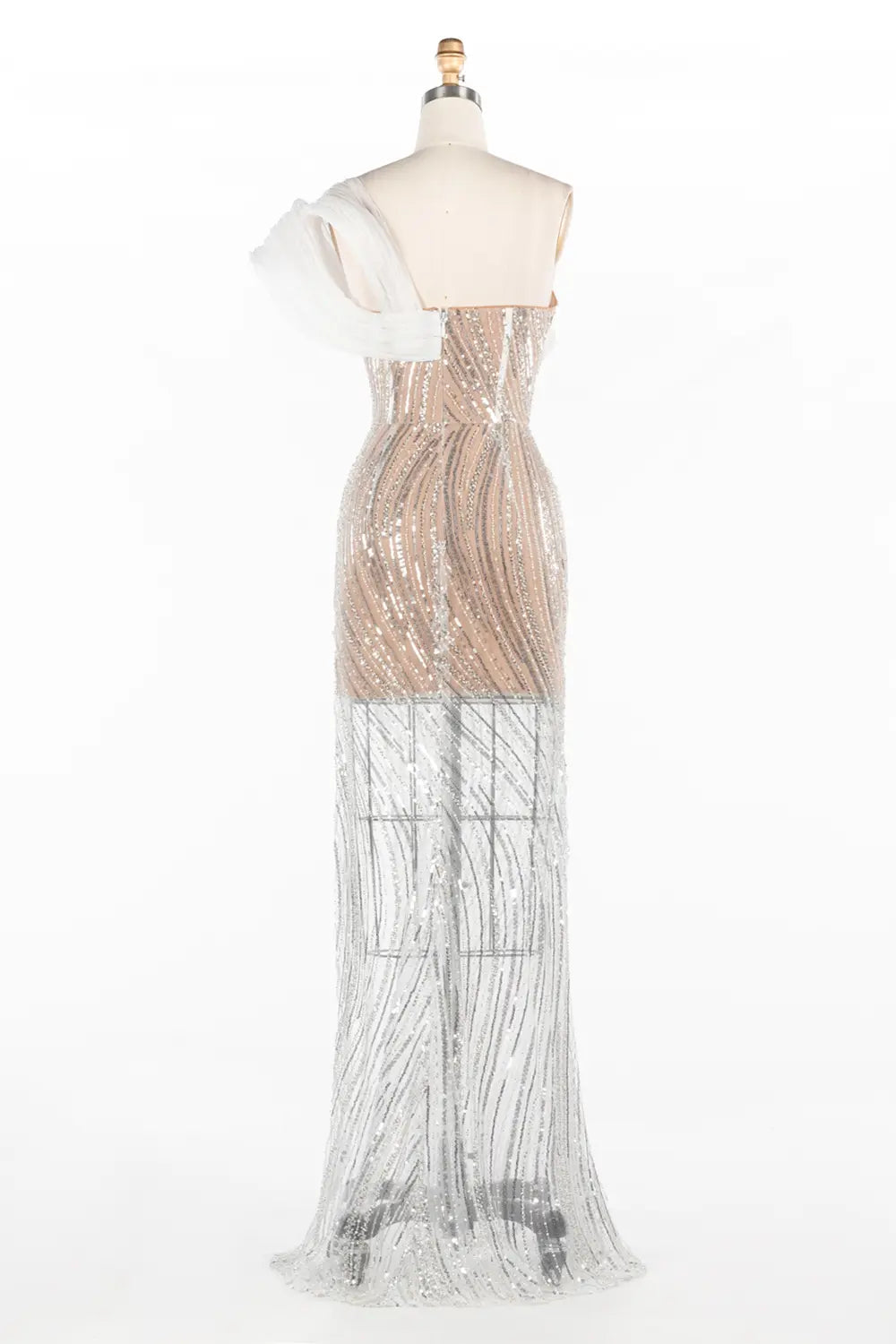 Vestido largo champán con escote corazón, lentejuelas, abertura alta y transparencias