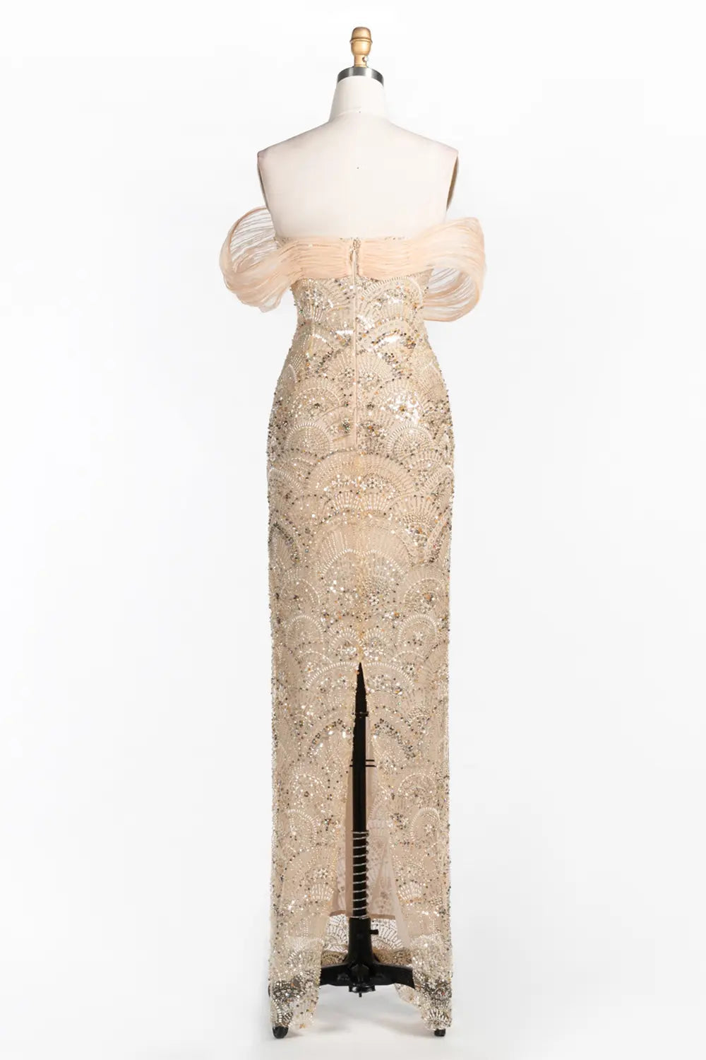 Vestido de noche champán con hombros descubiertos y corsé