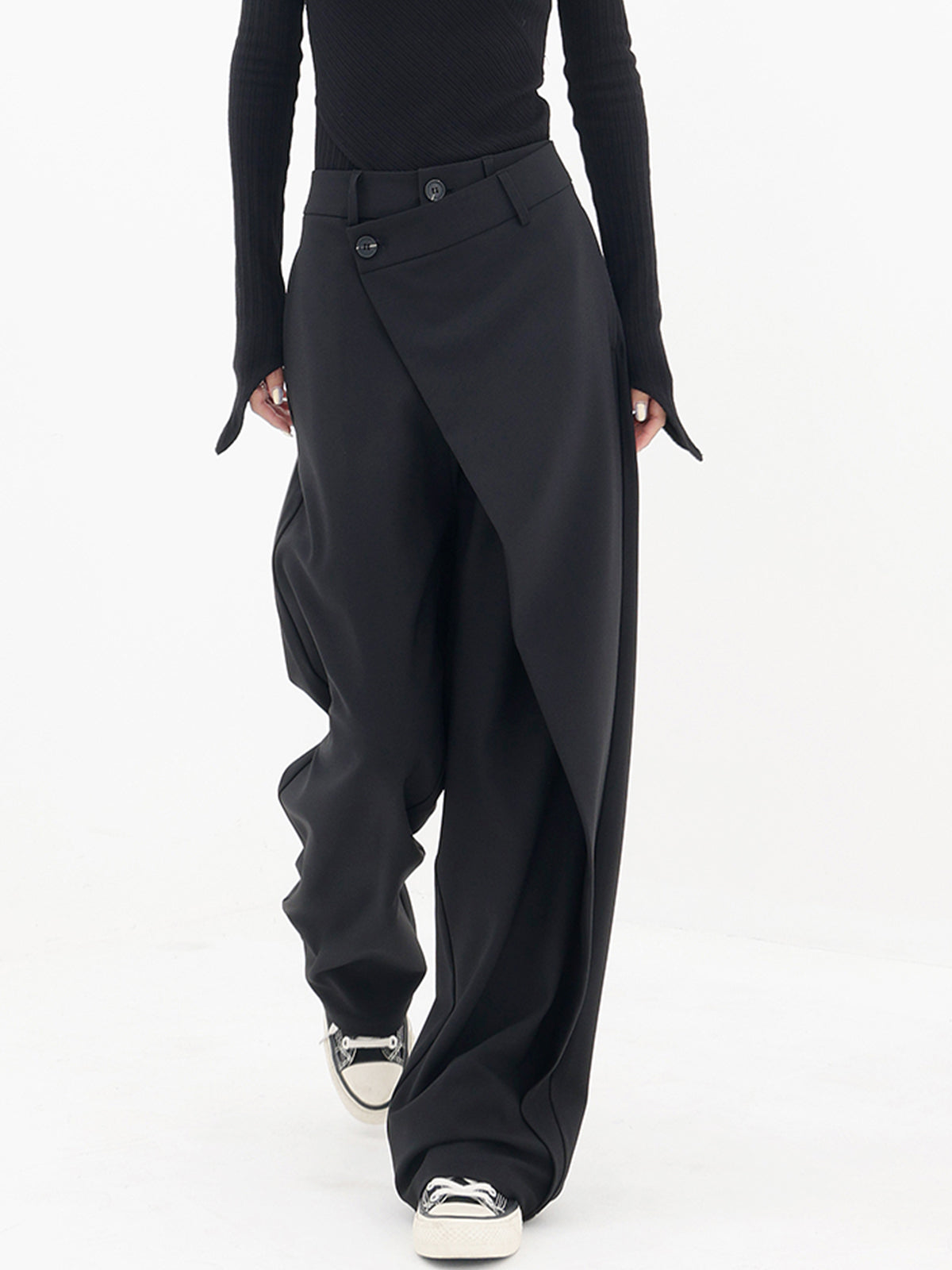 Pantalón ancho holgado asimétrico con capas y botones