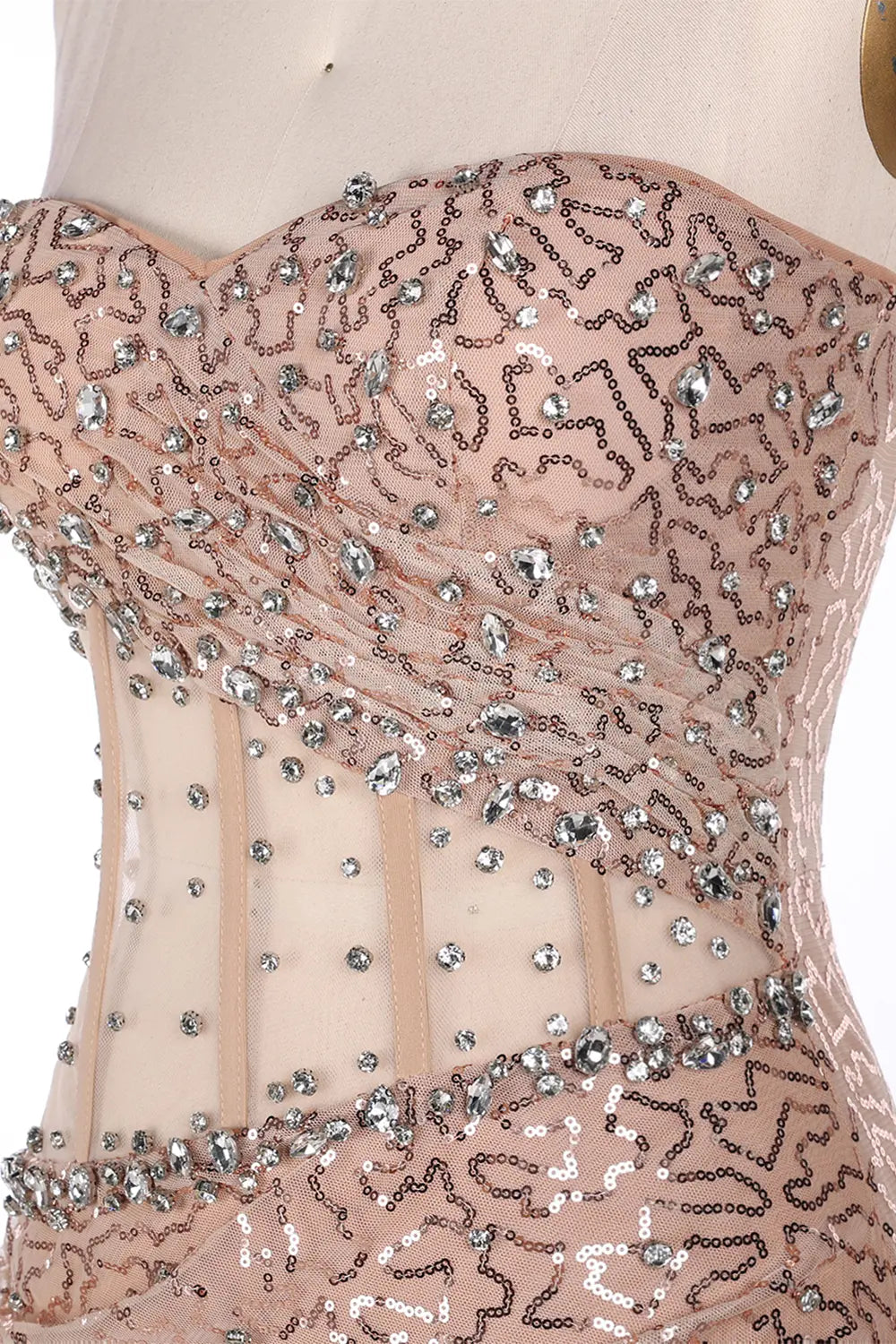 Vestido de noche champán con corsé, lentejuelas y abertura