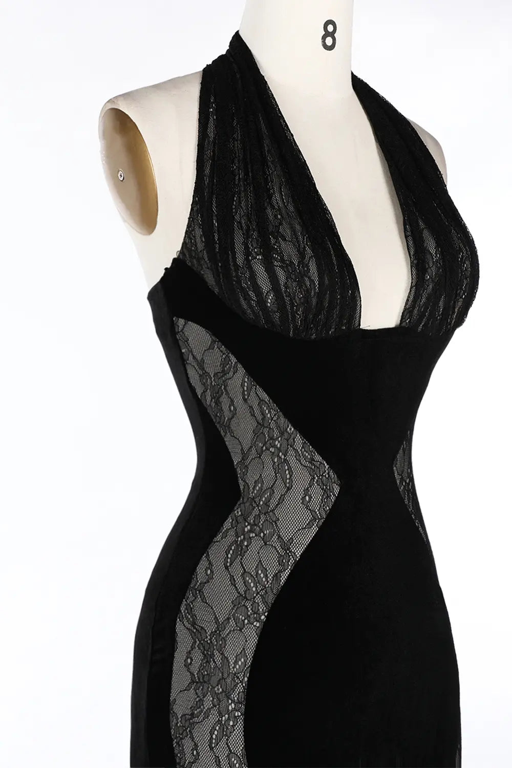 Vestido de noche negro halter de terciopelo con transparencias