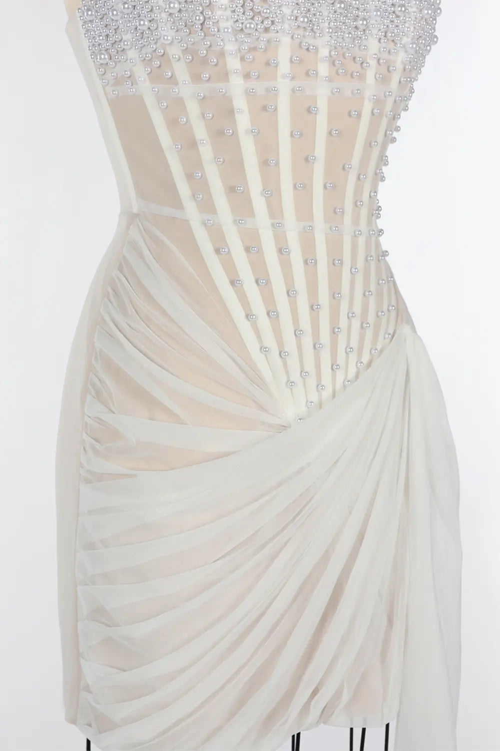 Vestido corto blanco palabra de honor con corsé drapeado y abalorios