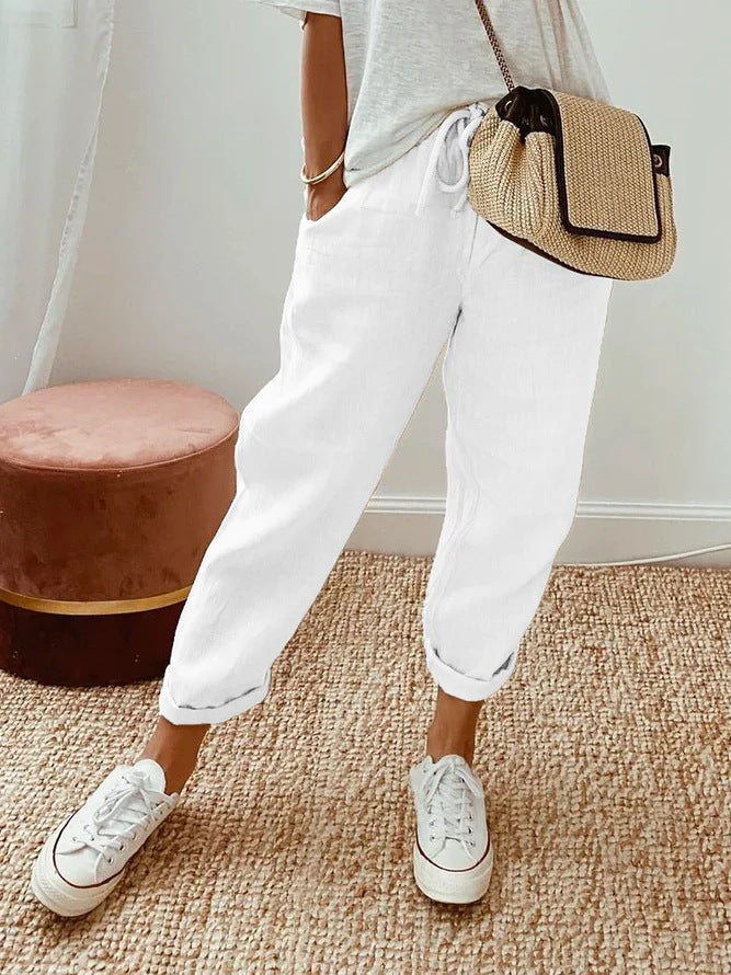 Pantalón casual de color liso con bolsillos laterales y cordón