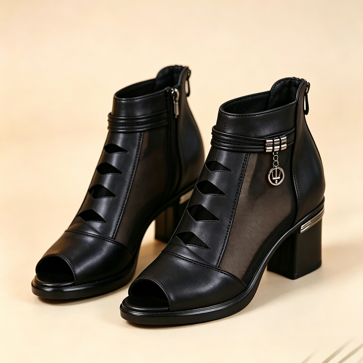 Botines abiertos con malla calada y cremallera trasera