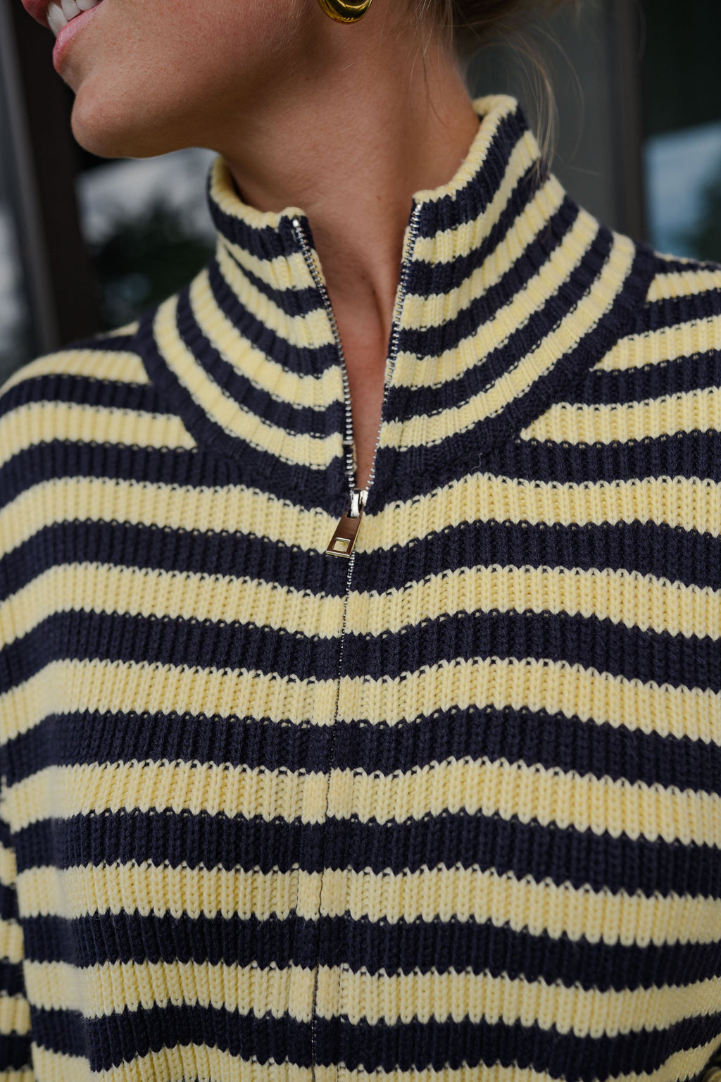 Cárdigan Ivy amarillo y azul de rayas