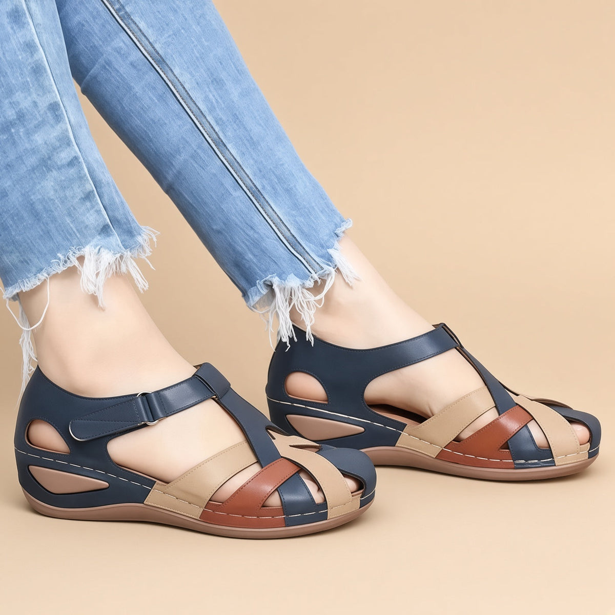 Sandalias cerradas de tiras cruzadas con bloques de color