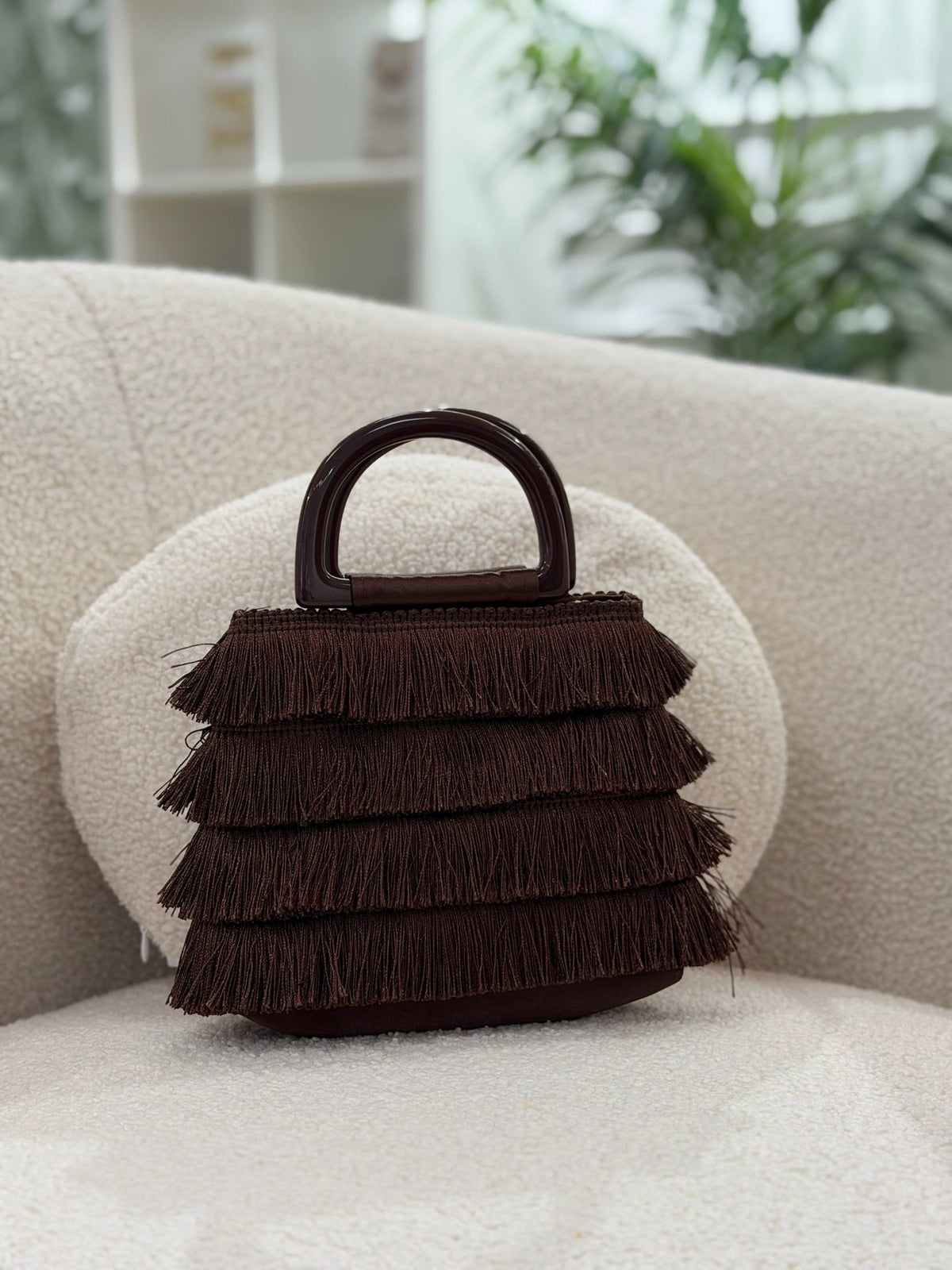 Bolso de flecos chocolate con asa | Martina