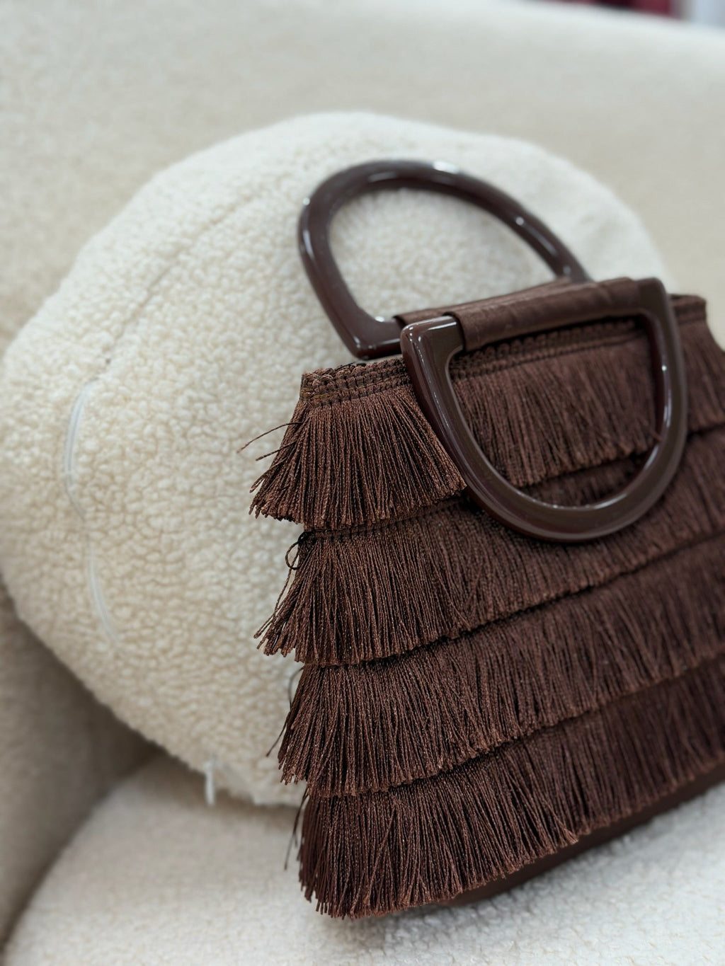 Bolso de flecos chocolate con asa | Martina