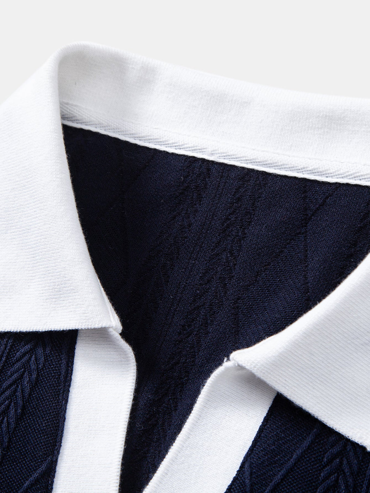 Polo de punto jacquard con geometría de contraste