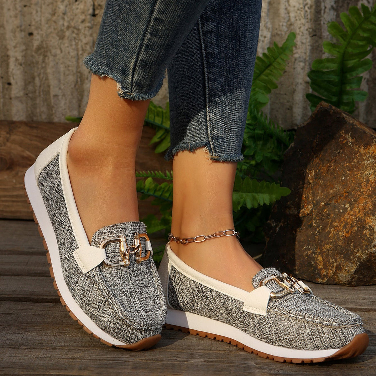 Mocasines con hebilla dorada y plataforma, cómodos y sin cordones