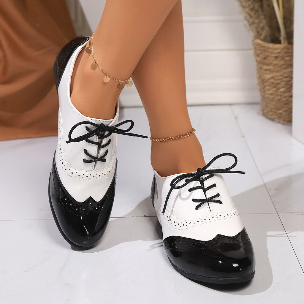Zapatos Oxford bicolor estilo brogue con cuña baja