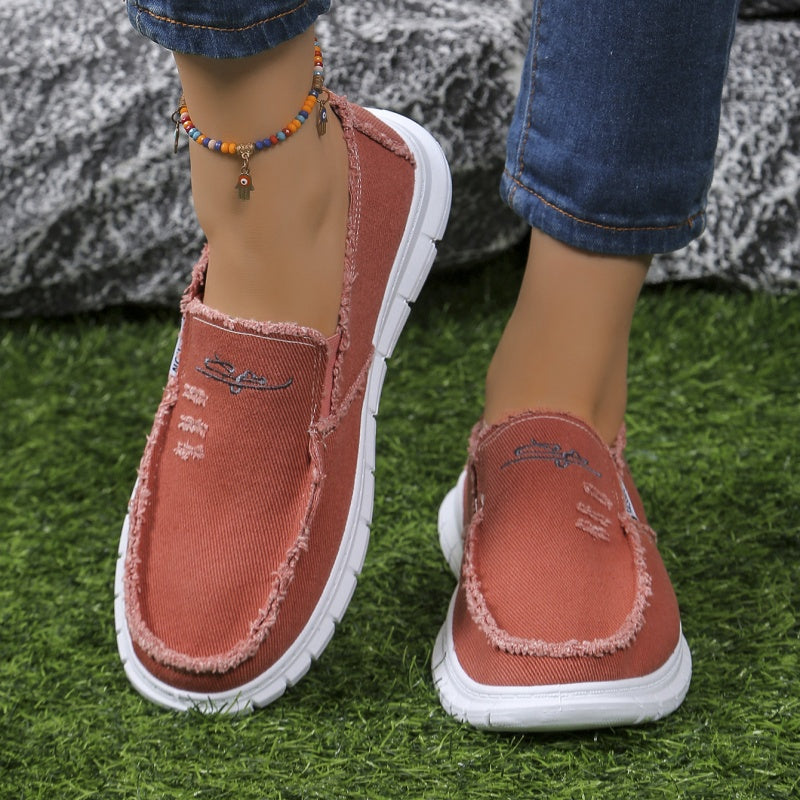 Mocasines de lona desgastada con bordado, sin cordones