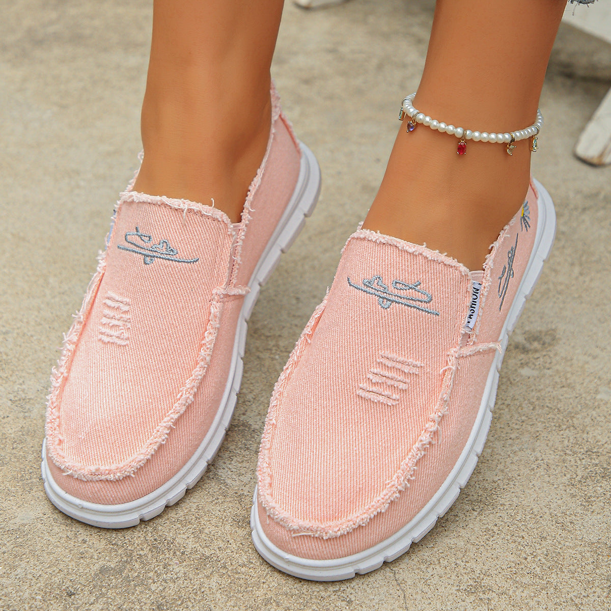 Mocasines de lona desgastada con bordado, sin cordones