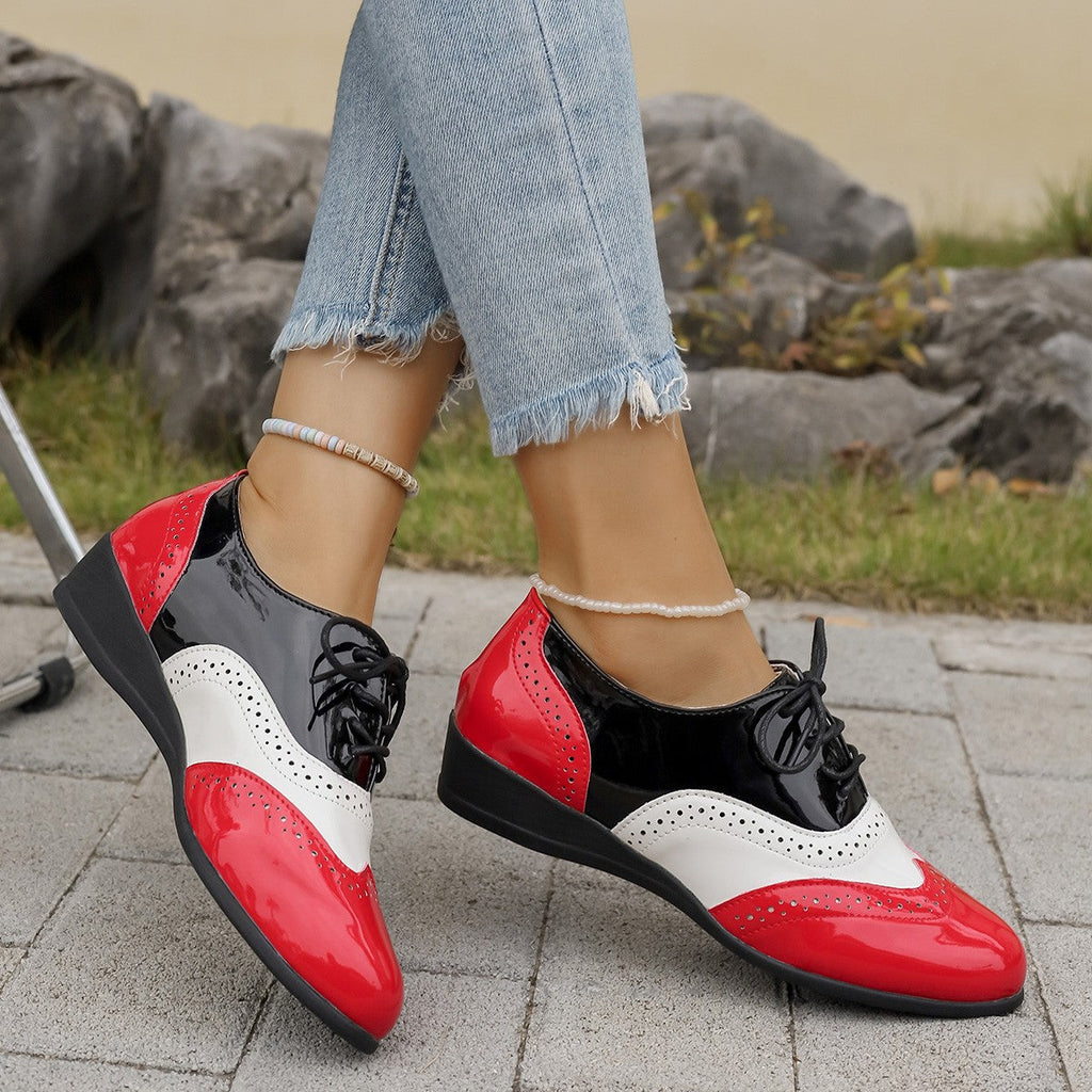 Zapatos Oxford bicolor estilo brogue con cuña baja
