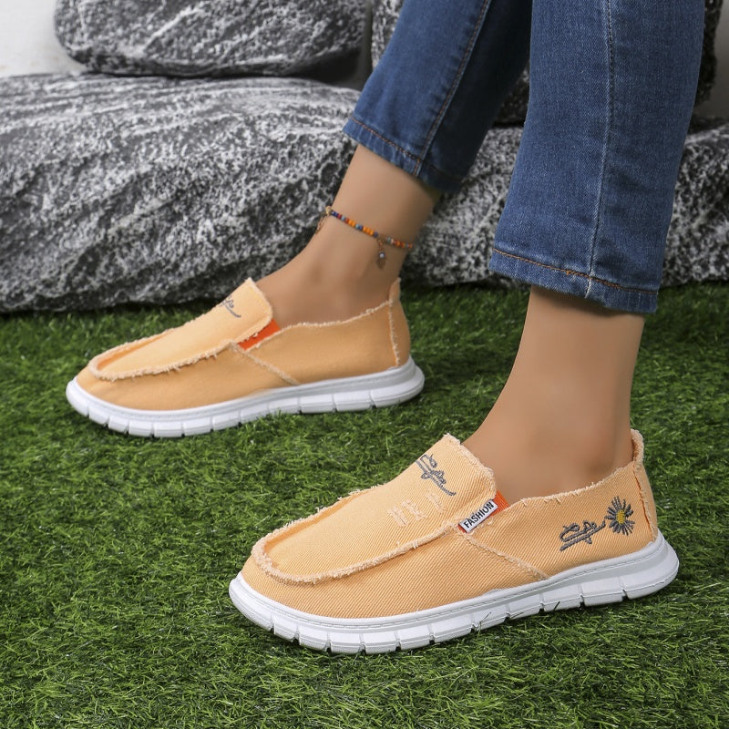 Mocasines de lona desgastada con bordado, sin cordones