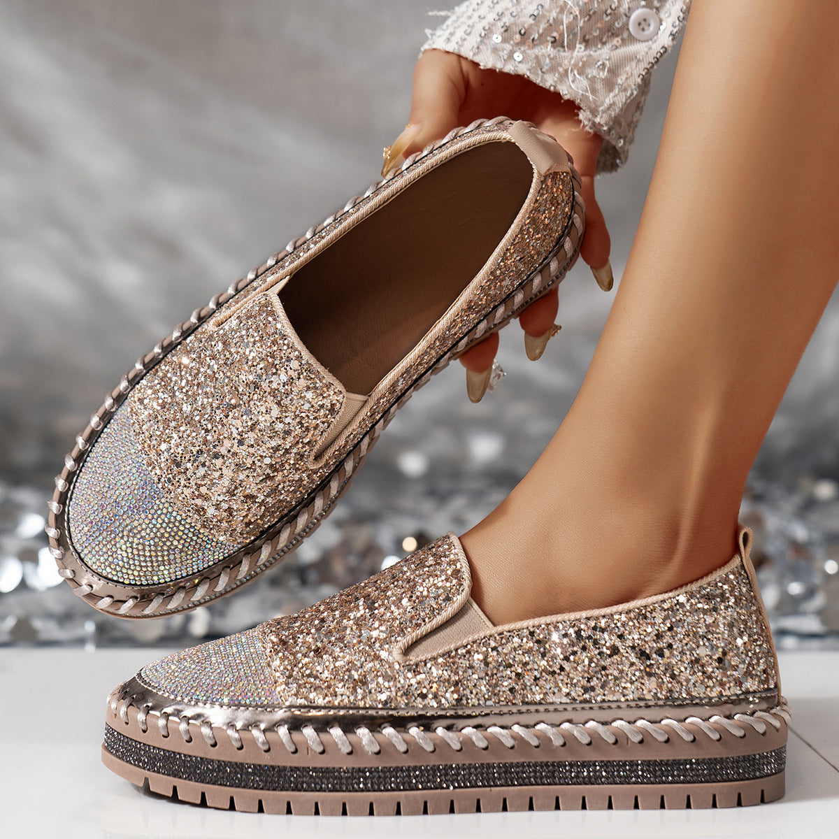 Zapatillas de plataforma con brillantes y cristales, sin cordones