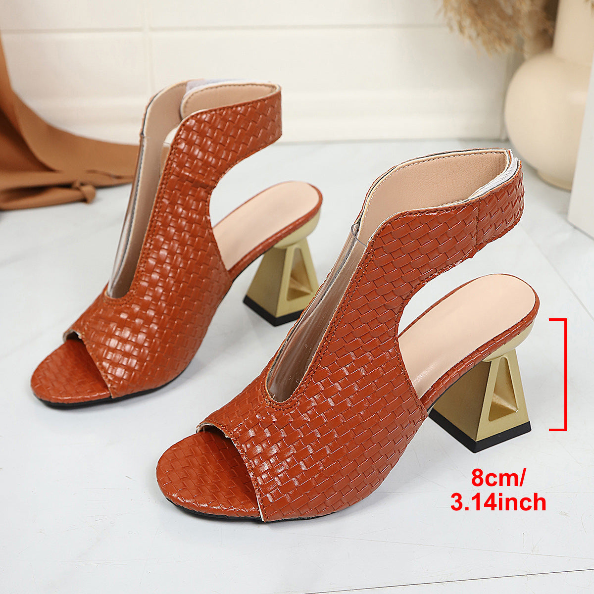 Mules tejidas de puntera abierta y tacón ancho de 8 cm