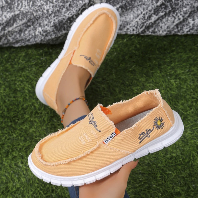 Mocasines de lona desgastada con bordado, sin cordones