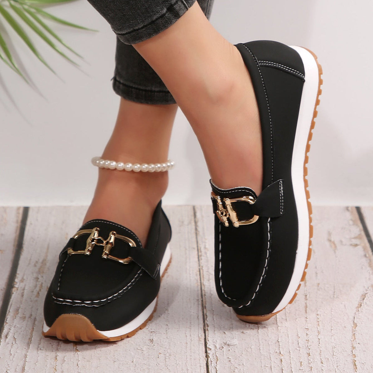 Mocasines con hebilla dorada y plataforma, cómodos y sin cordones