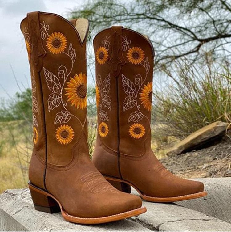 Botas Martin bordadas con girasoles estilo cowboy