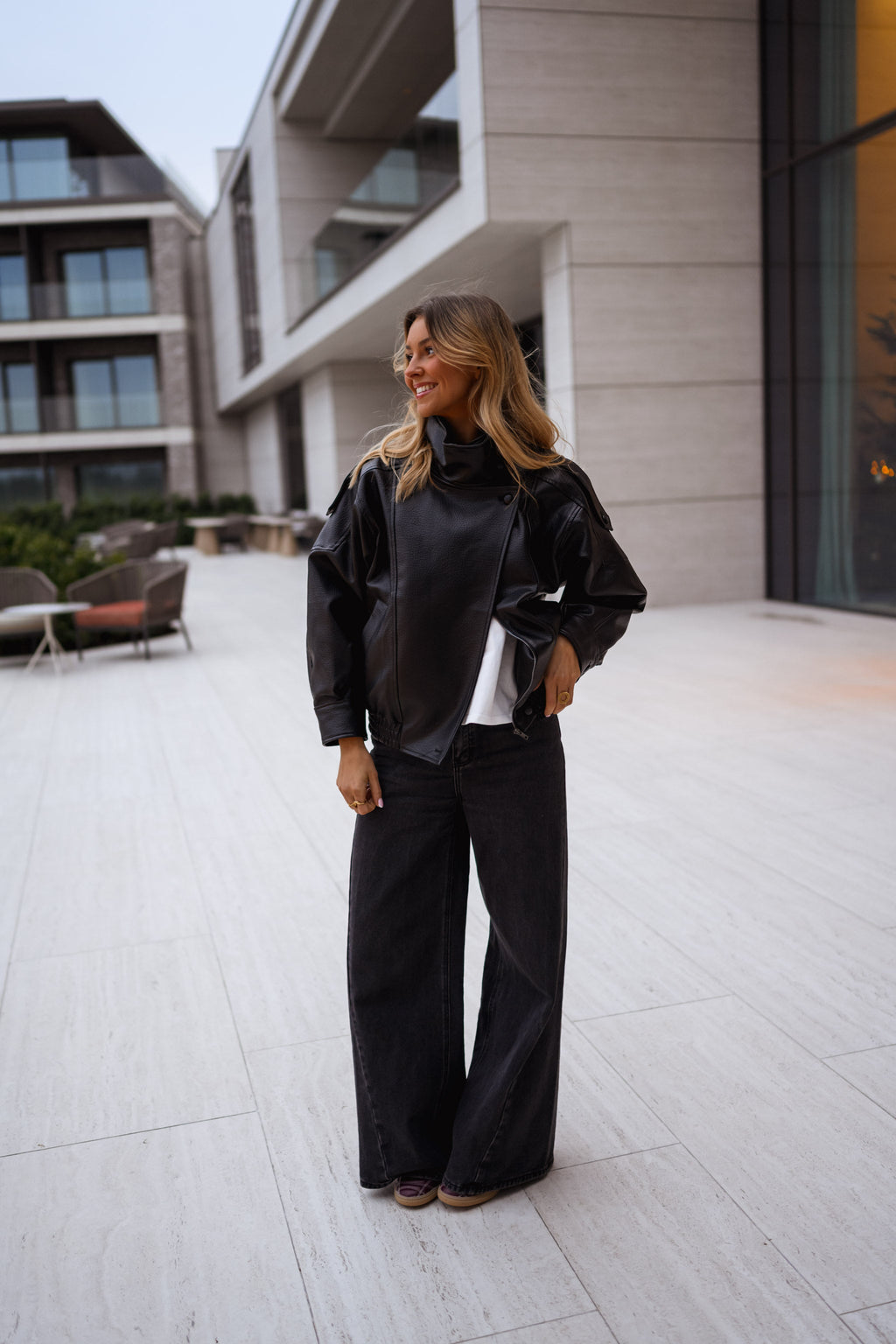 Chaqueta Deborah - polipiel negra