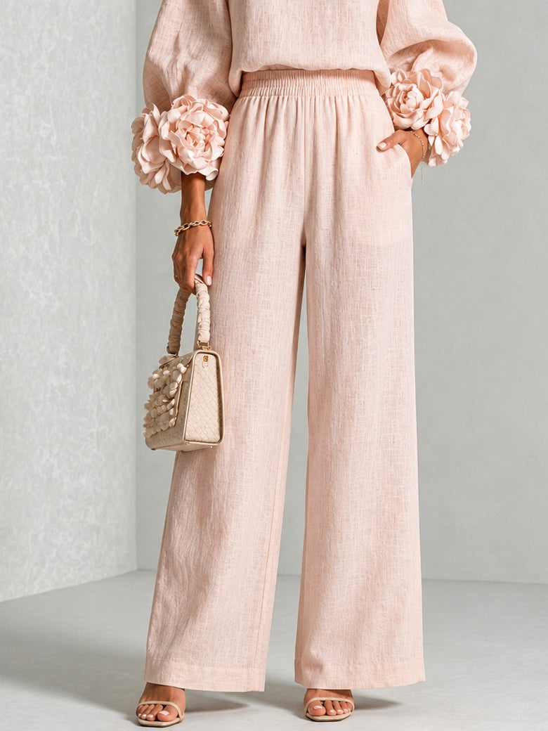 Conjunto de top rosa con puños de flores y pantalón ancho
