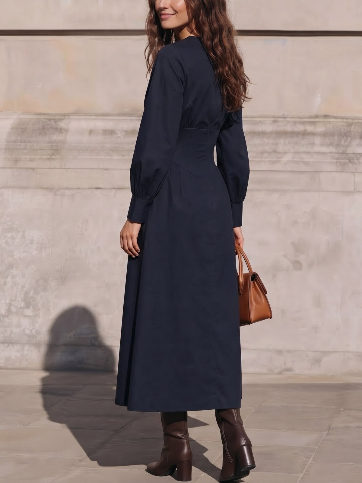 Vestido camisero midi azul marino con cintura de corsé
