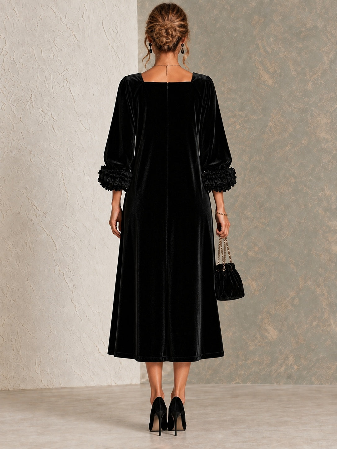 Vestido midi negro de terciopelo con escote cuadrado, botones florales y puños de flores