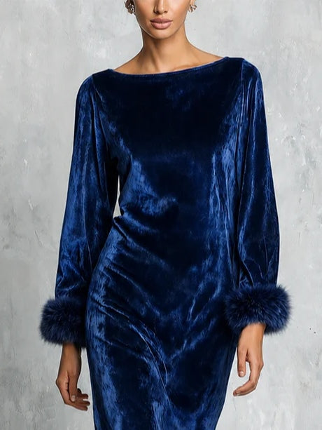Vestido midi azul marino de terciopelo con cuello barco y puños de pelo sintético