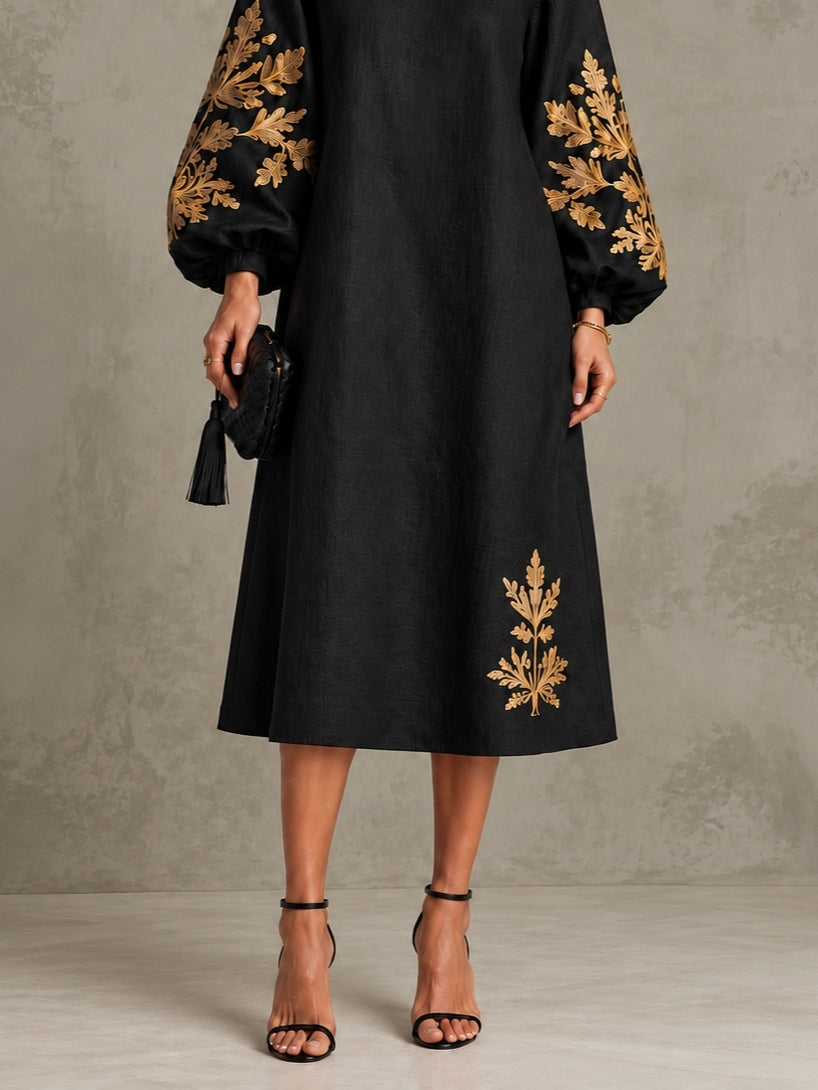 Vestido midi holgado negro con estampado dorado y mangas farol