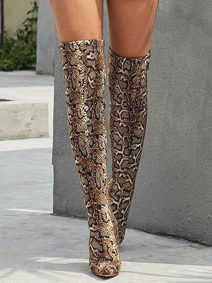 Botas marrones sobre la rodilla efecto piel de serpiente