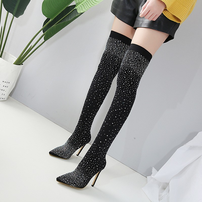 Botas por encima de la rodilla con tacón y strass brillante