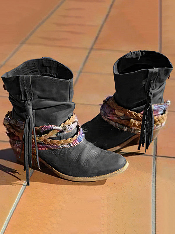 Botines camperos con flecos y estampado étnico