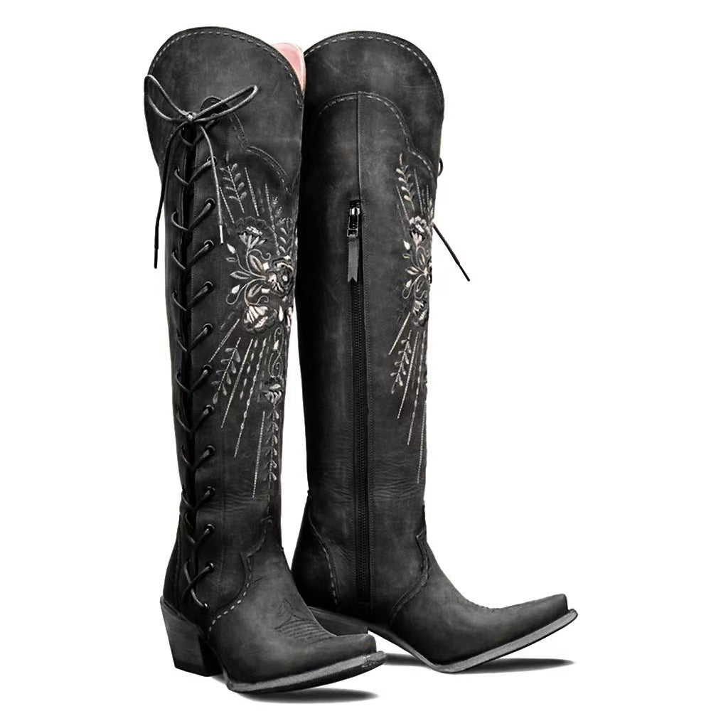 Botas camperas bordadas con cordones