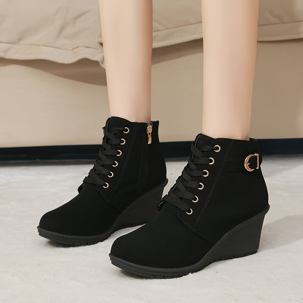 Botines con cuña, cordones y cremallera lateral