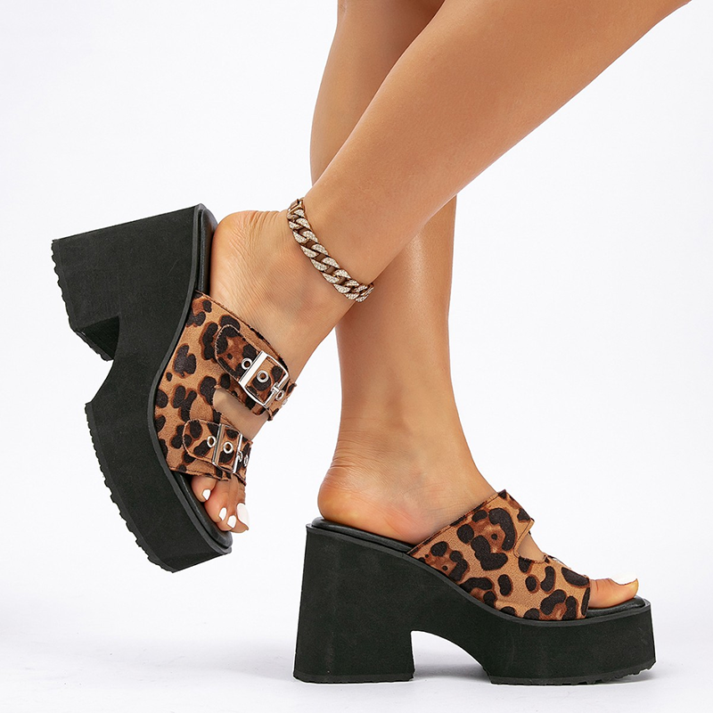 Sandalias mules con estampado de leopardo, tacón alto ancho y plataforma