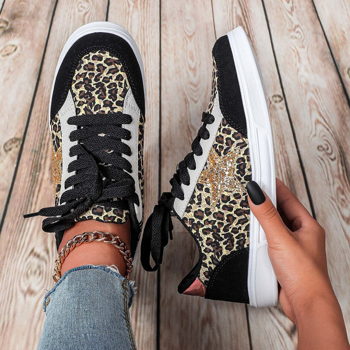 Zapatillas con plataforma y estrellas de purpurina