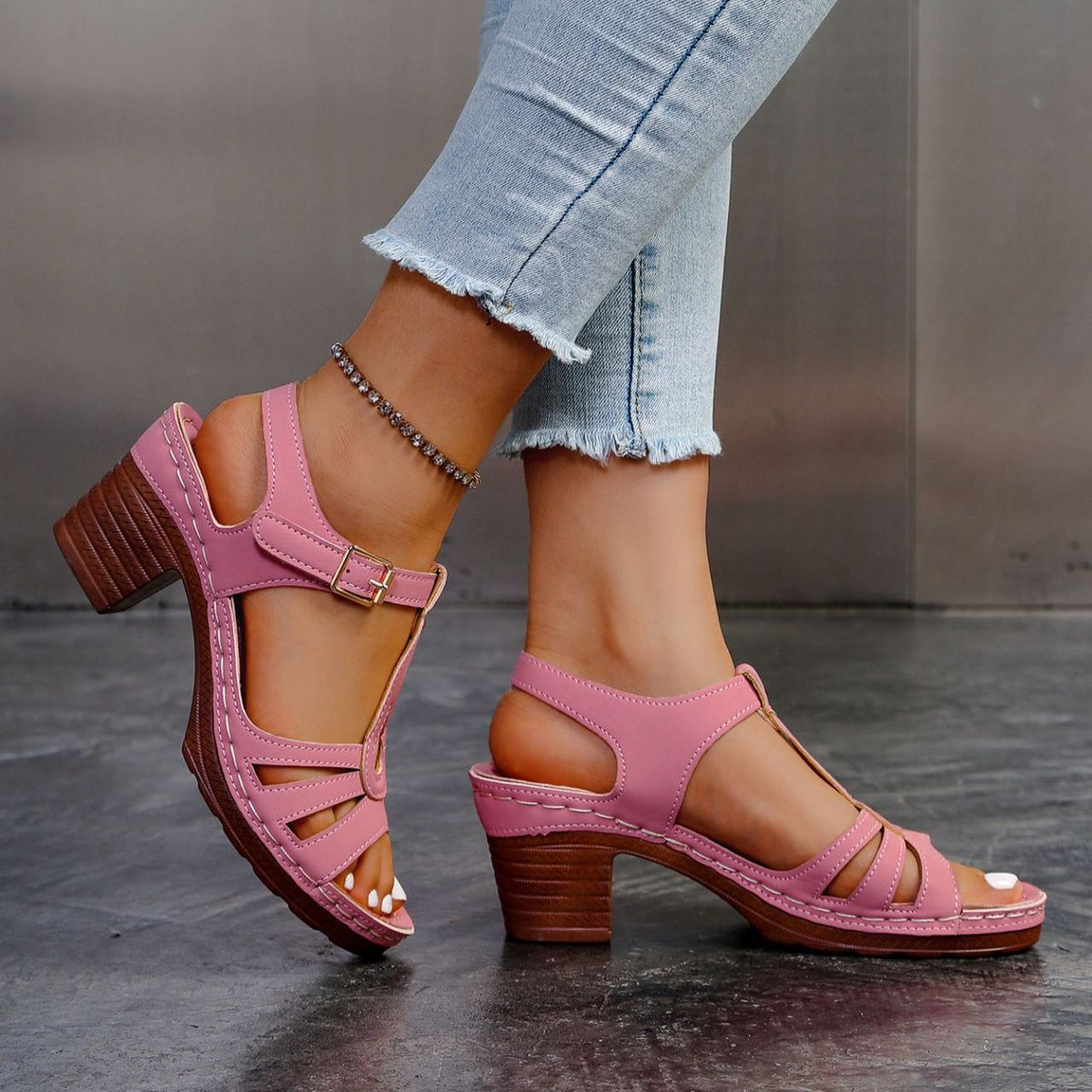 Sandalias de tacón ancho de 7 cm con tiras en T y plataforma
