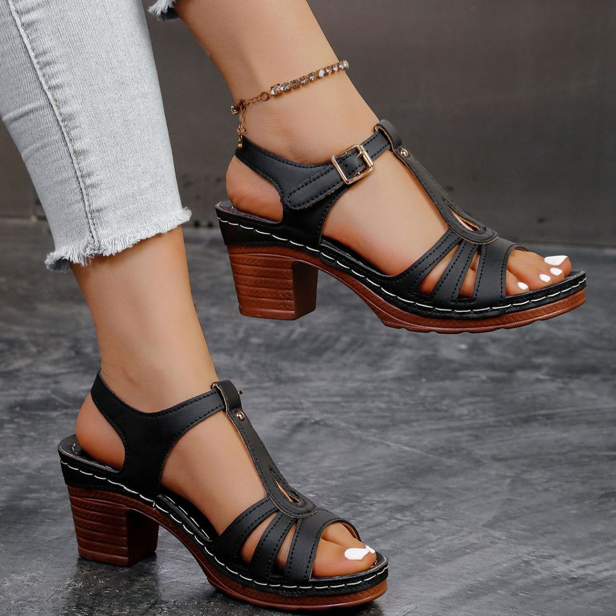 Sandalias de tacón ancho de 7 cm con tiras en T y plataforma
