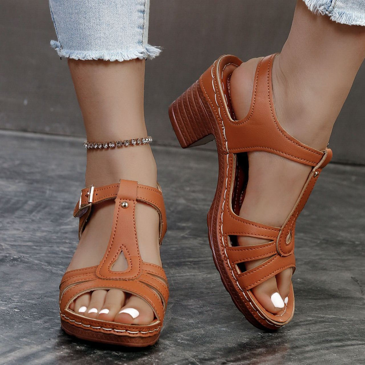 Sandalias de tacón ancho de 7 cm con tiras en T y plataforma