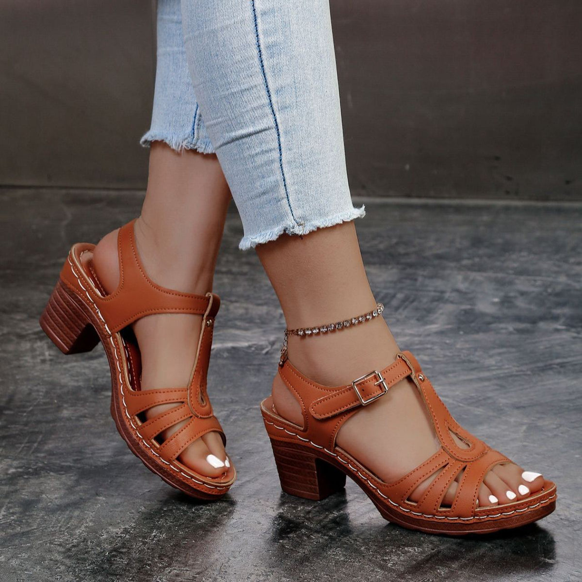 Sandalias de tacón ancho de 7 cm con tiras en T y plataforma