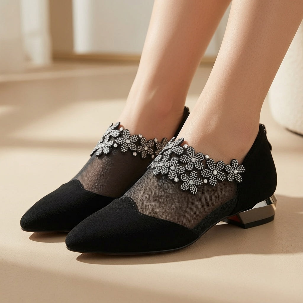 Bailarinas de punta fina con malla y strass, tacón bajo
